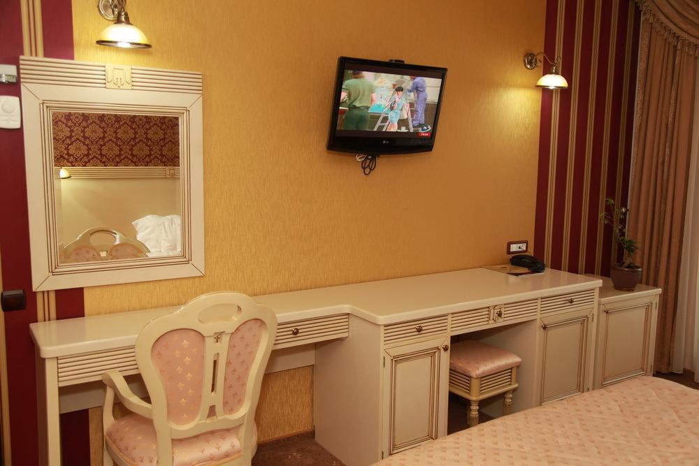 Hotel Majestic Iasi Exteriör bild