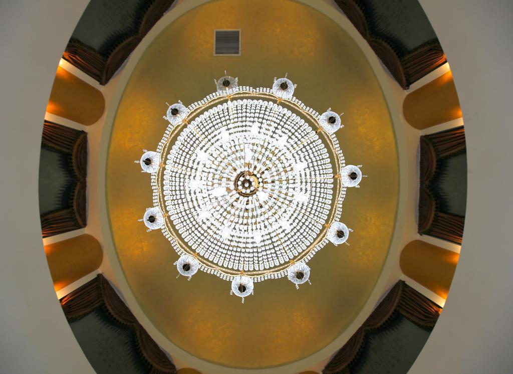 Hotel Majestic Iasi Exteriör bild