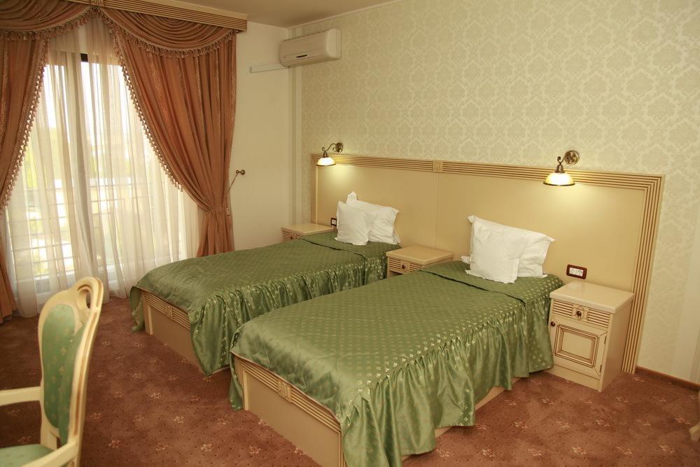 Hotel Majestic Iasi Exteriör bild