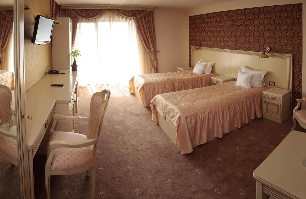 Hotel Majestic Iasi Exteriör bild